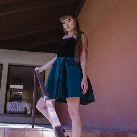 Black and Emerald Green Short Cocktail Homecoming Formal Dress