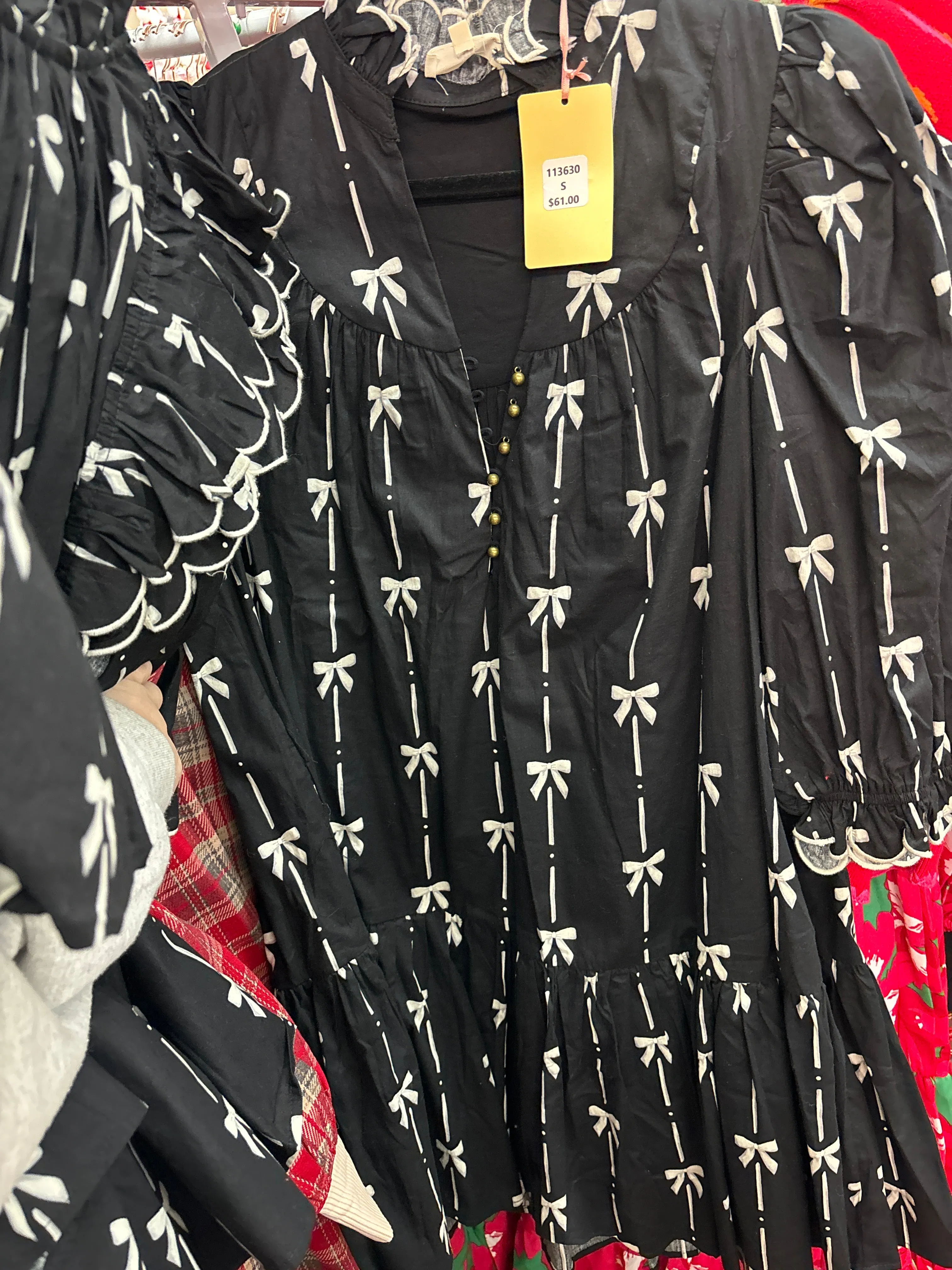 BLACK DRESS WITH BOW PRINT