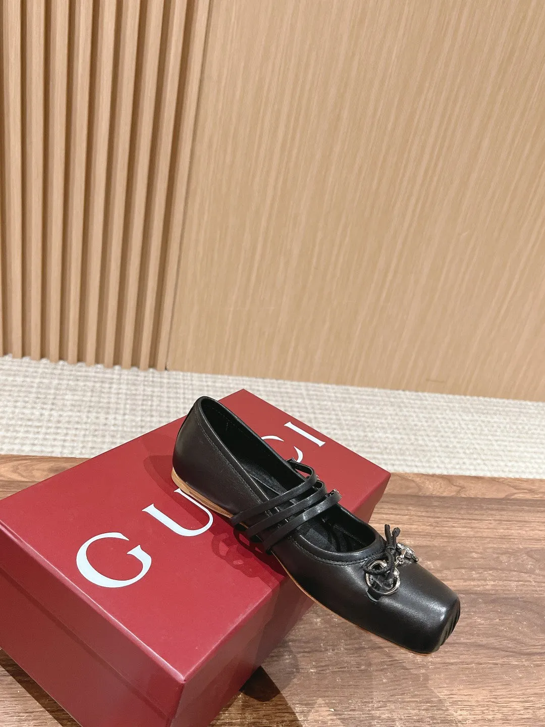 GC Cowhide fabric Early Spring Resort Series Horsebit Ballet Flats