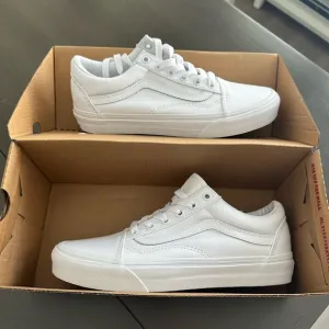NEW Vans | Wide old skool white vans