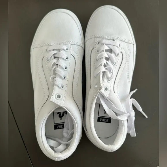 NEW Vans | Wide old skool white vans