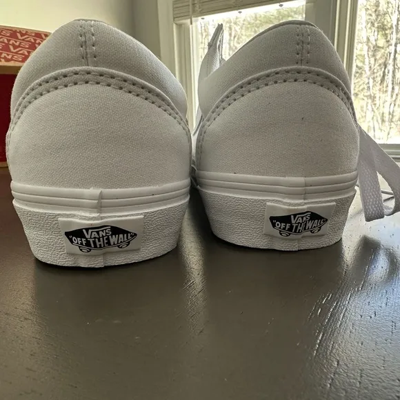 NEW Vans | Wide old skool white vans