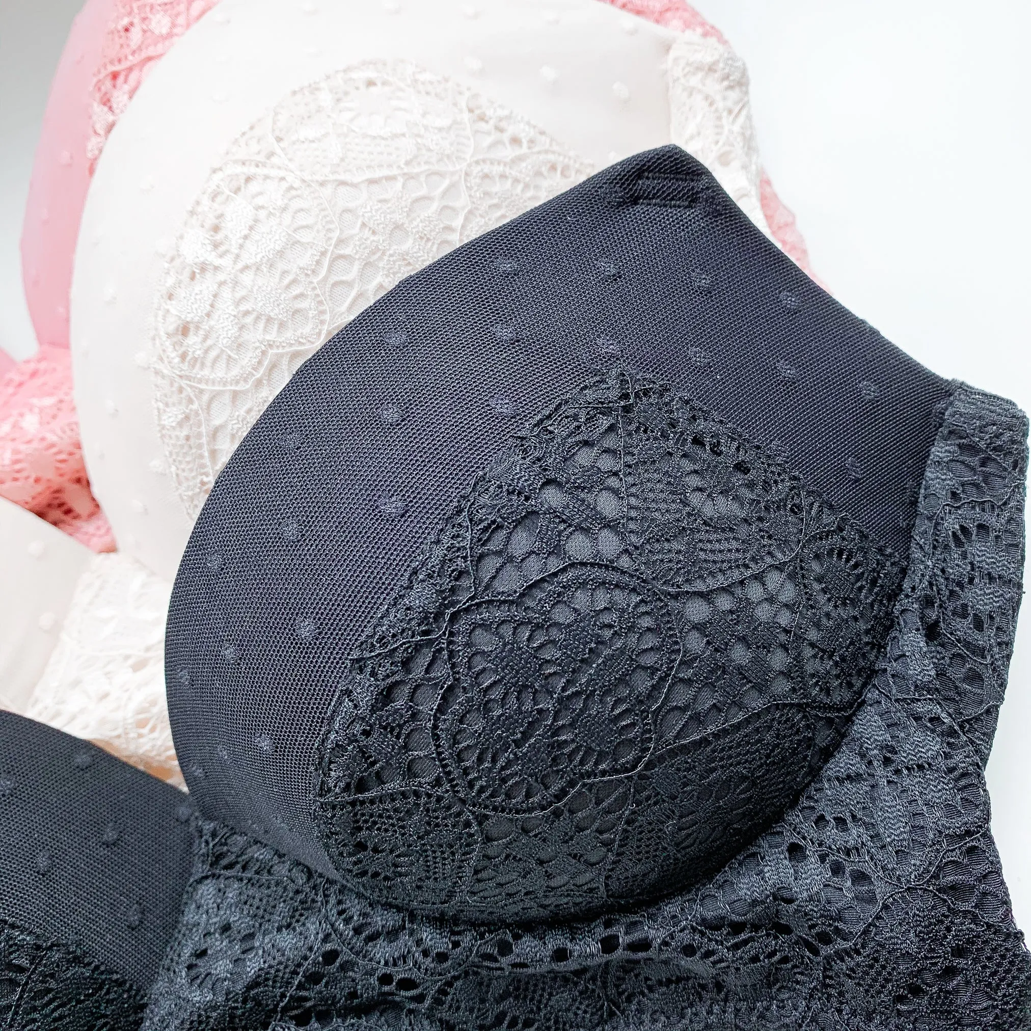 Romantic Polka Dot! Cushiony-Soft Wireless Bra in Blush