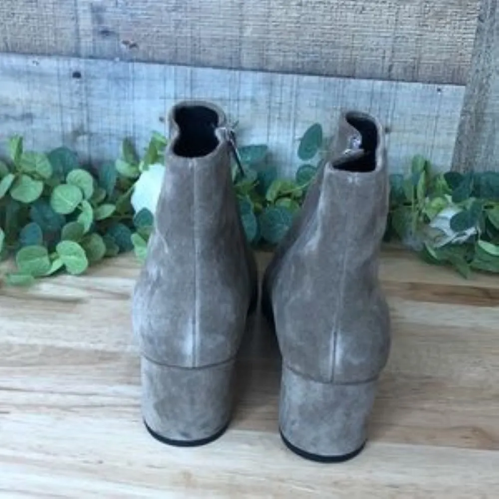 Via Spiga  Vail Clay Coco Sport Suede 7 M US M
