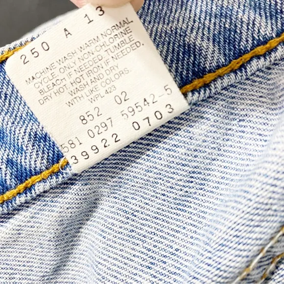Vintage Levi’s Orange Tab Medium Wash Mom Denim Jean Shorts 18