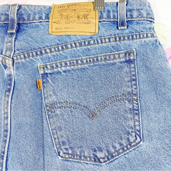 Vintage Levi’s Orange Tab Medium Wash Mom Denim Jean Shorts 18