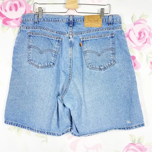 Vintage Levi’s Orange Tab Medium Wash Mom Denim Jean Shorts 18
