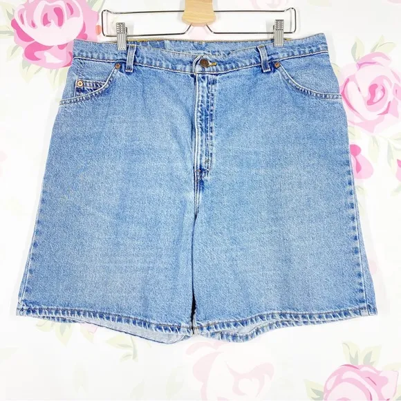 Vintage Levi’s Orange Tab Medium Wash Mom Denim Jean Shorts 18